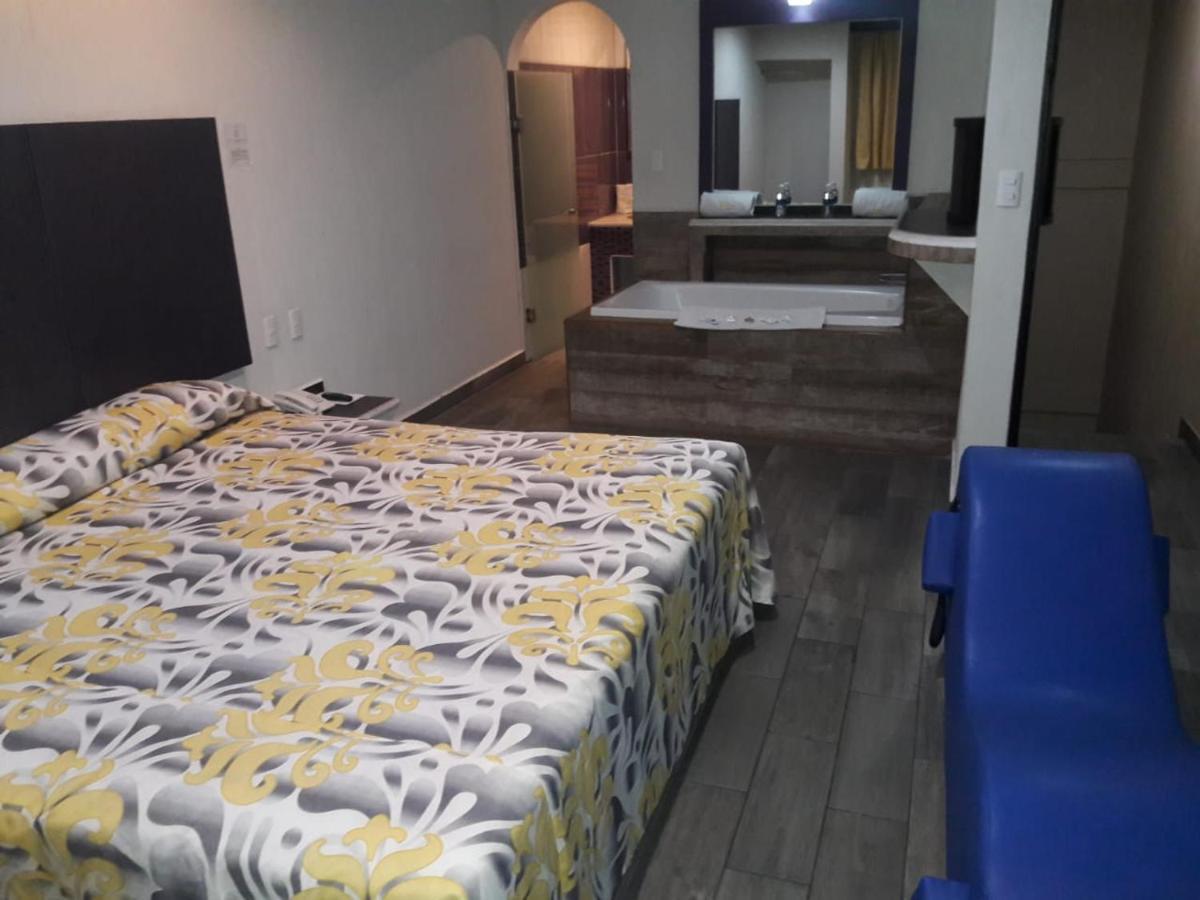 Queen Room with Spa Bath